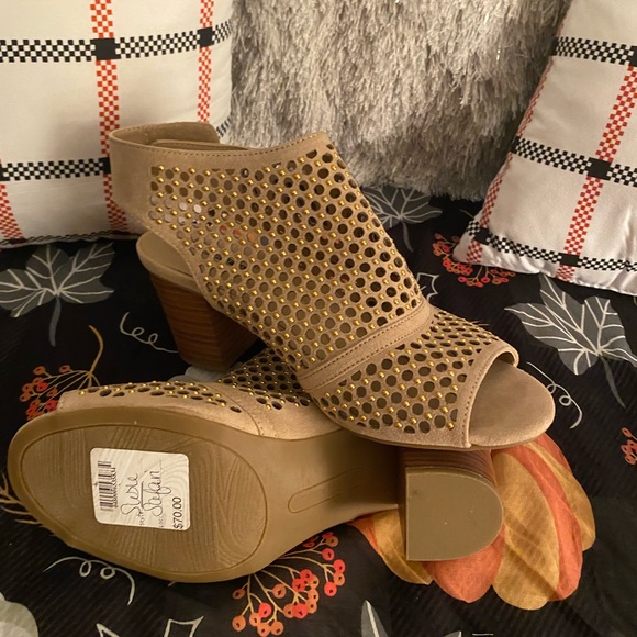 Kim Rogers - Picture 3 of 3